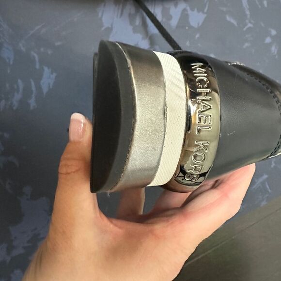 Nwot Michael Kors leather shoes size 9.5, 1 inch heel lift - Picture 9 of 11